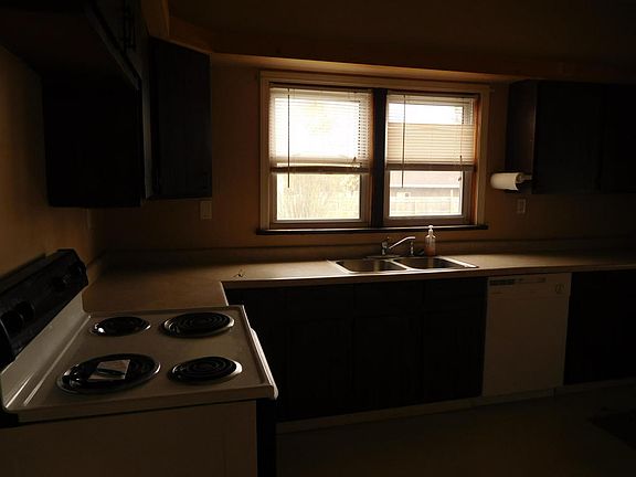 5th image of 915 Swinton St