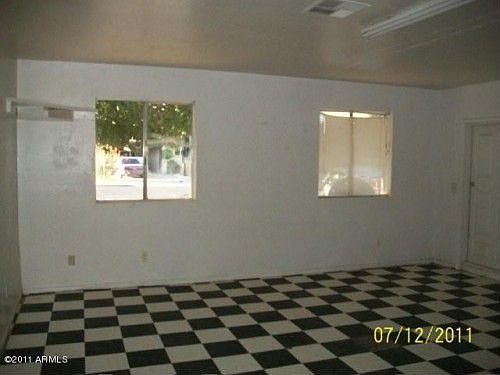 1st image of 901 E 9th Dr