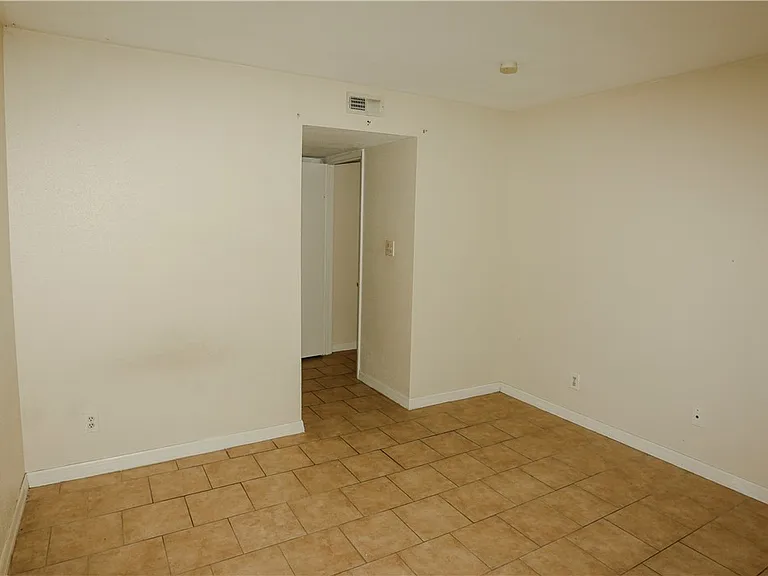 2835 Winkler Ave #216 — Photo 9