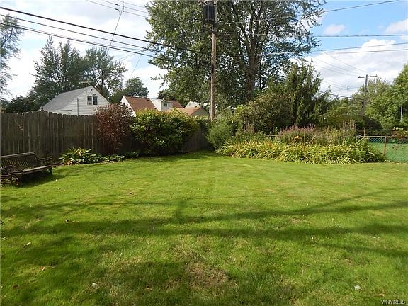 4th image of 359 Roycroft Blvd