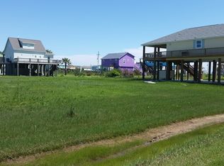 886 Main St, Crystal Beach, TX 77650