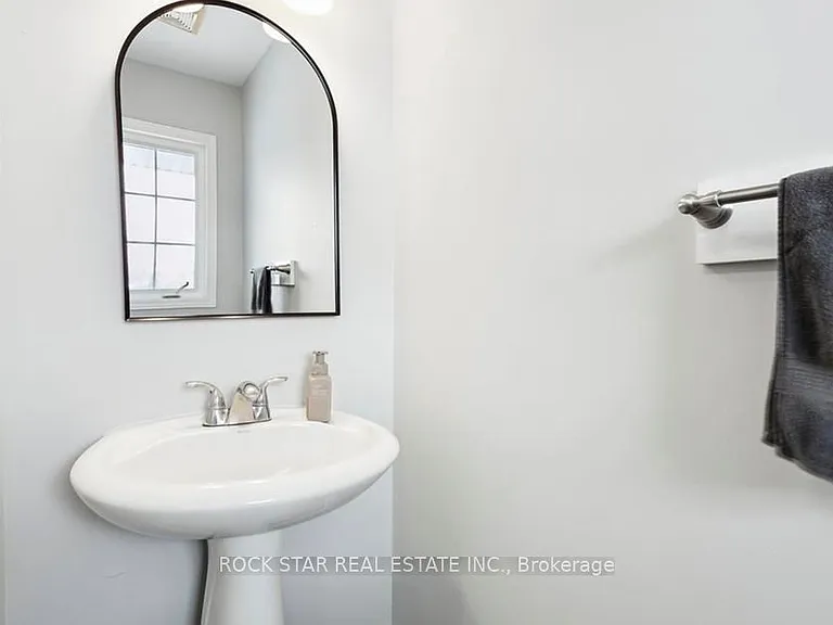 159 Henhoeffer Cres — Photo 4
