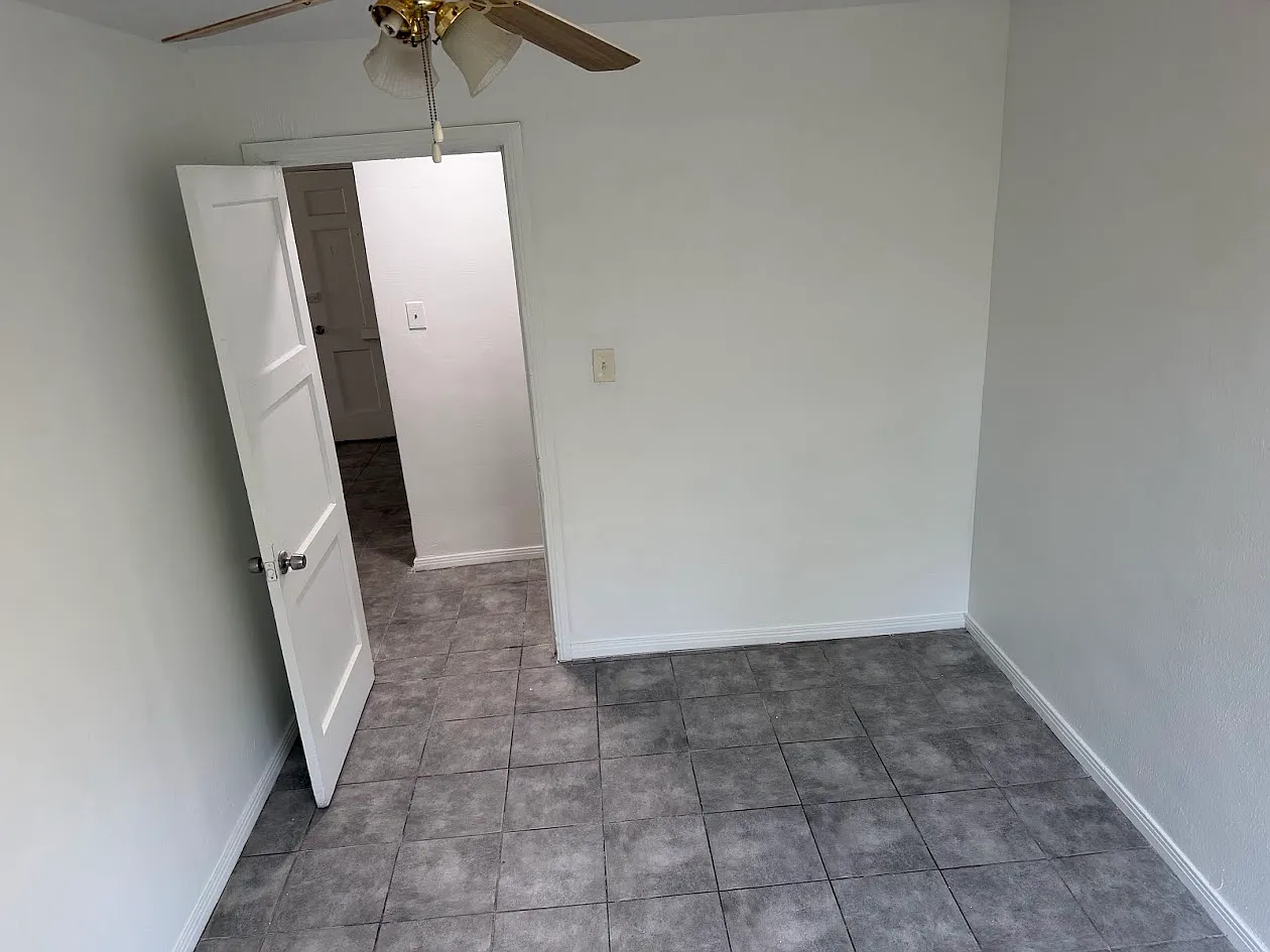 2 bed, 700 sqft, $1,900 — Photo 4