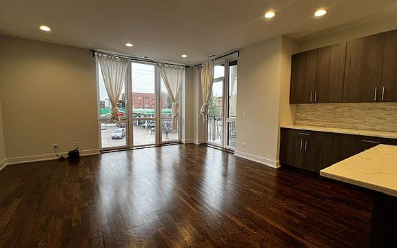 3rd image of 5137 N Broadway St #404