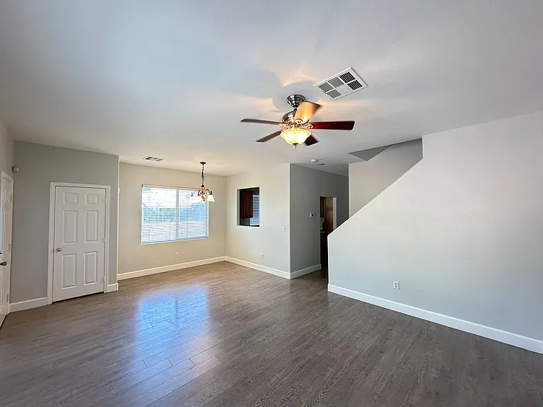 241 Crystal Rose Ct — Photo 3