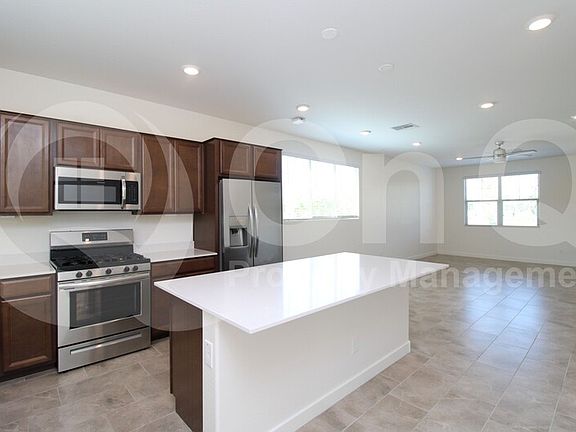 4th image of 1127 E Chapman Dr