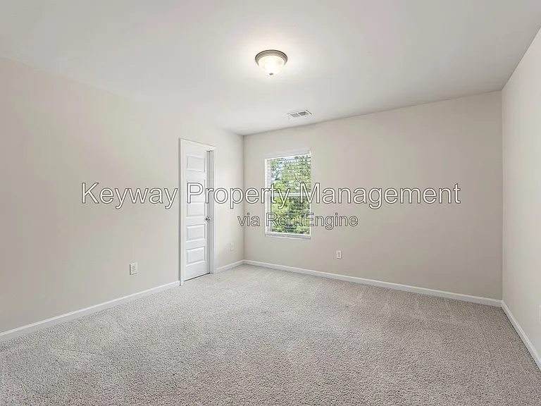 910 Clover Ct — Photo 17