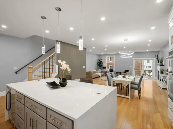 669 Boylston St #669, Newton Center, MA 02459