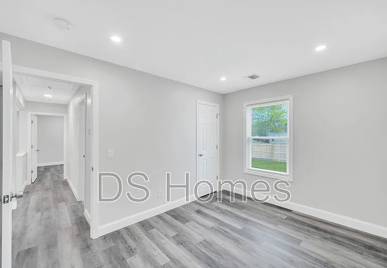 615 Macdonald Ave — Photo 16