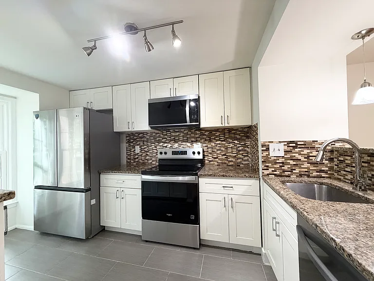 20503 Strath Haven Dr — Photo 7