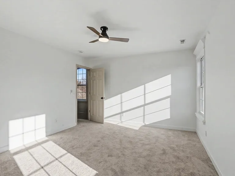 121 Hillside Dr — Photo 7