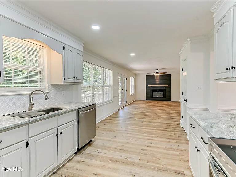 4688 Perry Mill Cir — Photo 14