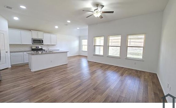 3rd image of 2938 Montrose Trl