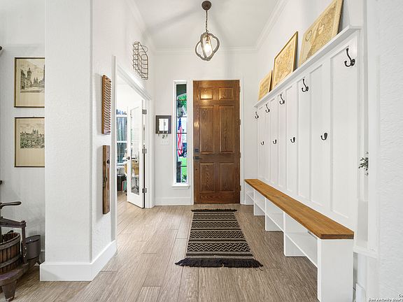 3rd image of 974 Oak Park
