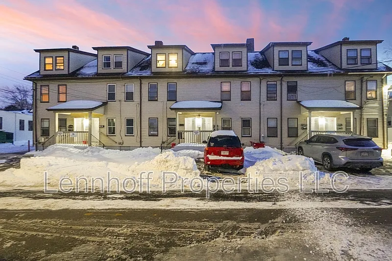 23 Hilton St #1