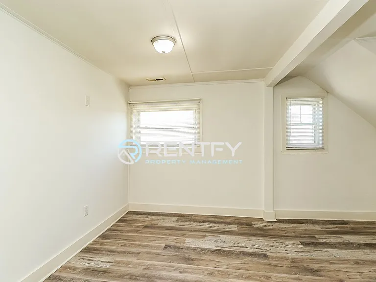 303 E Ingle St #B — Photo 3