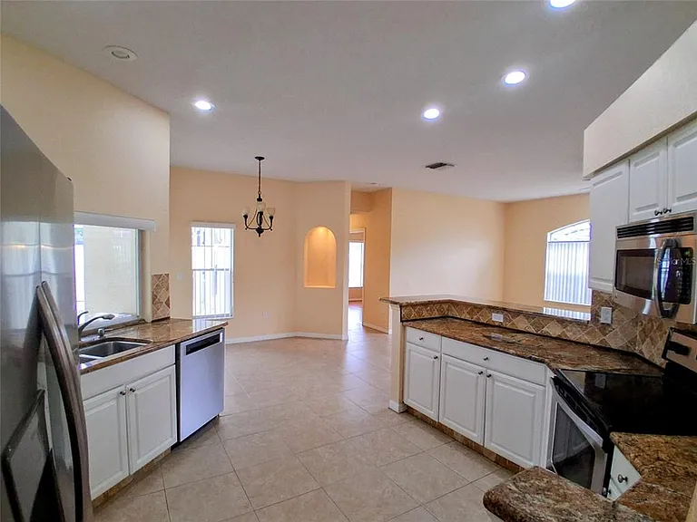 3392 Saint Ives Blvd — Photo 8