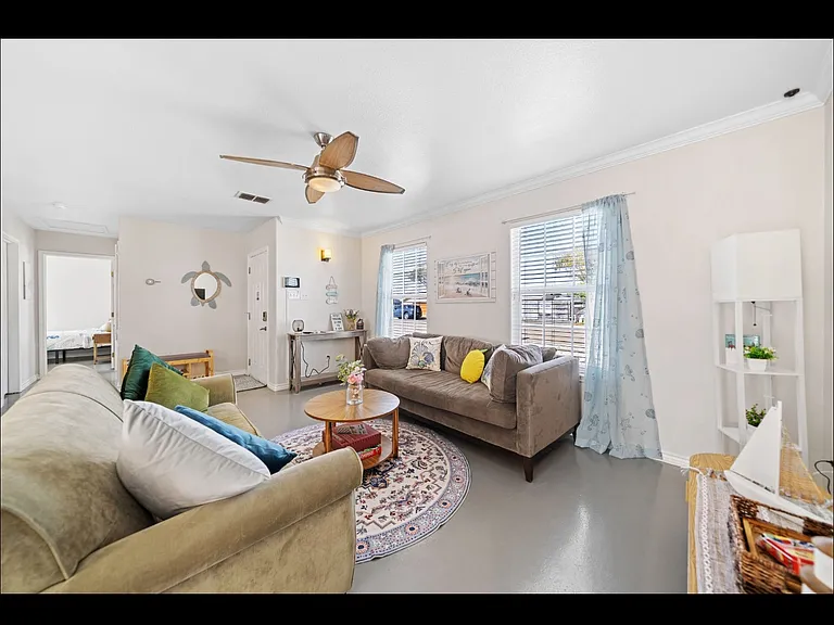 813 Oriole St — Photo 6