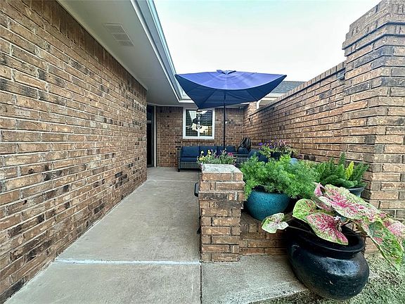 4th image of 1404 E Proctor Ave