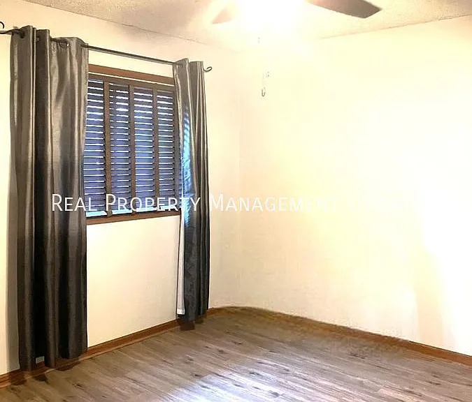 1301 Polk St S — Photo 8
