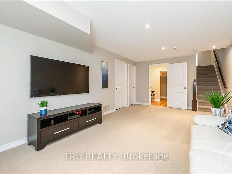 347 Ardmore St — Photo 26