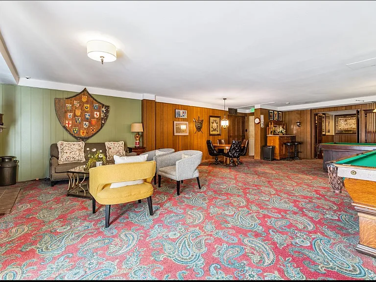 Heritage House Apartments — Photo 9