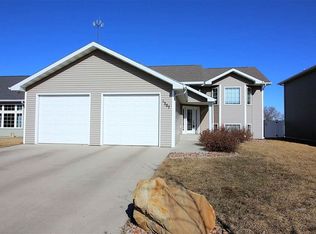 1307 31st Ave SE, Minot, ND 58701