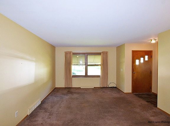 3rd image of 221 Fairview Dr