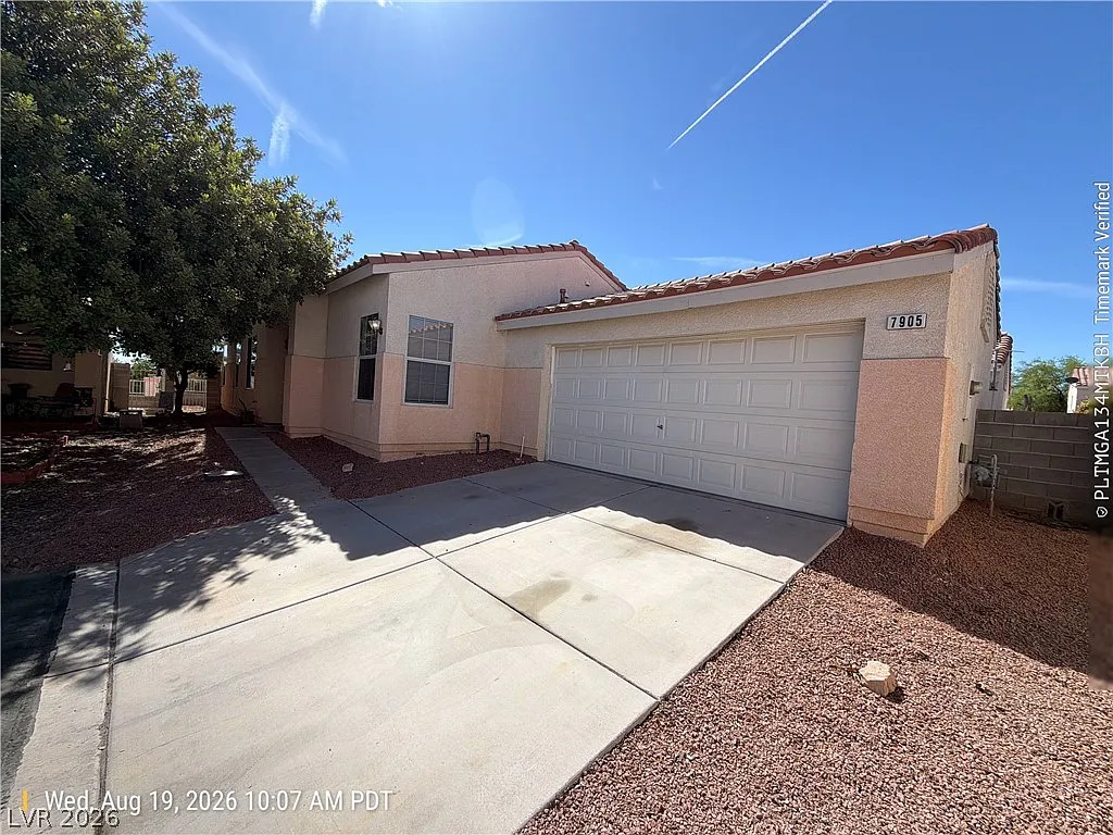 3 bed, 2.0 bath, 1416 sqft, $1,750 — Photo 1
