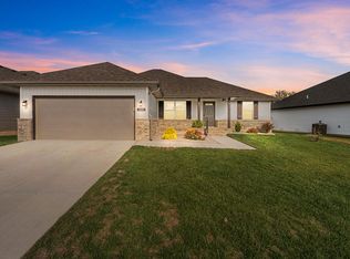 844 S Parkside Cir, Nixa, MO 65714