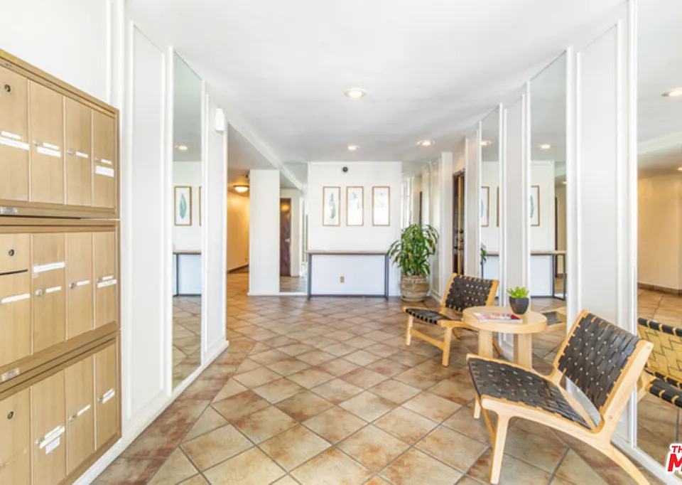 165 N Swall Dr #204