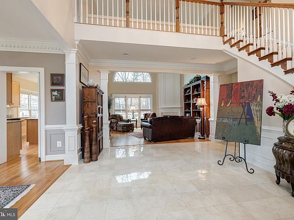 3rd image of 5232 Winter View Dr