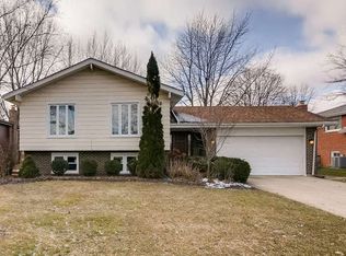 7130 Walden Ln, Darien, IL 60561