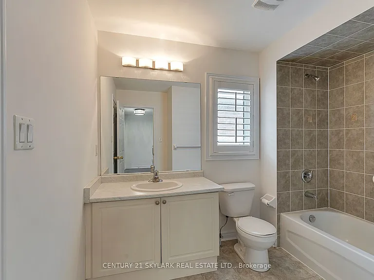 94 Bayhampton Dr #UPSTAIRS — Photo 18