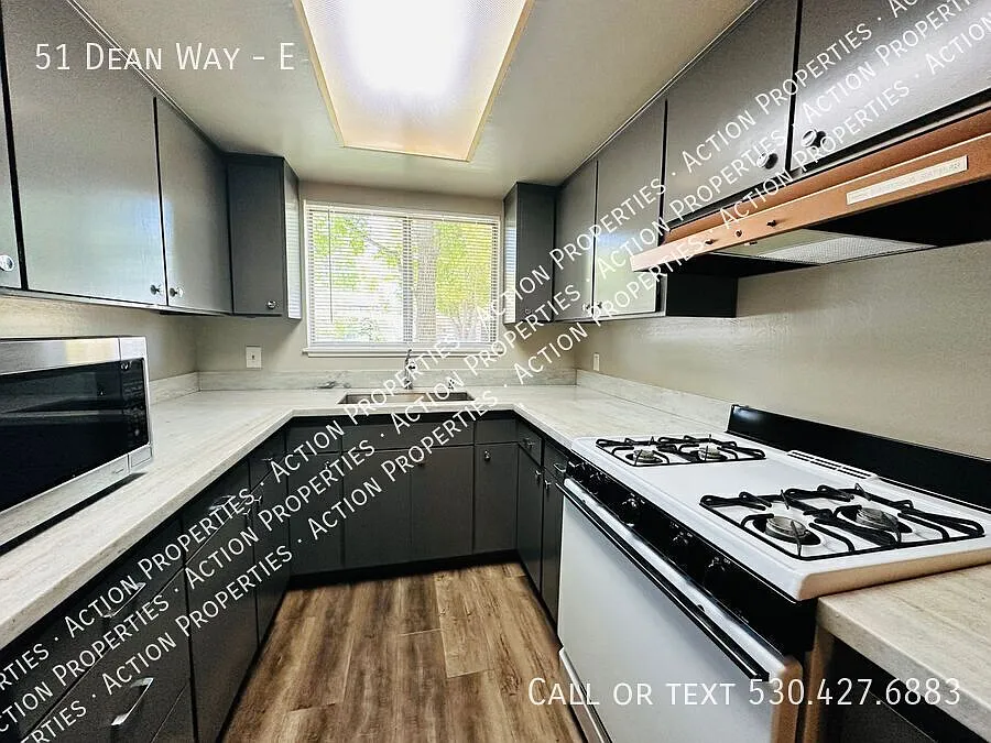 Downstairs One Bedroom End Unit Apartment in Folsom-Pet Friendly — Photo 1
