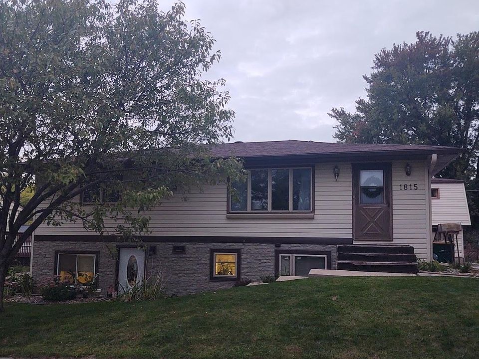 Lower Level Front Entrance