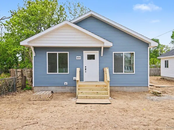 6056 Pearl St, Burton, MI 48509