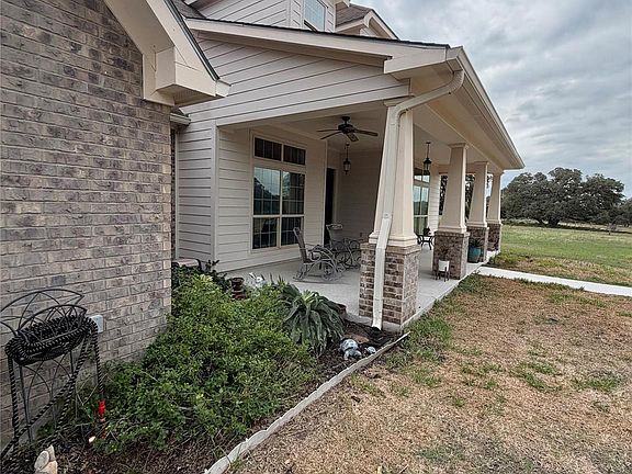 5th image of 1684 Zengerle Rd