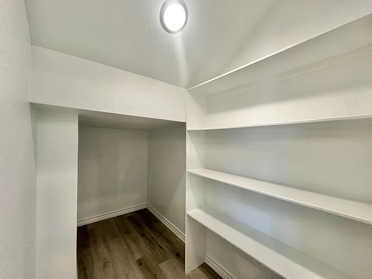 3 Bedroom 2.5 Bathroom Townhomes At Villa Rosa! Now Offering 1/2 Off First Full Months Rent! — Photo 7
