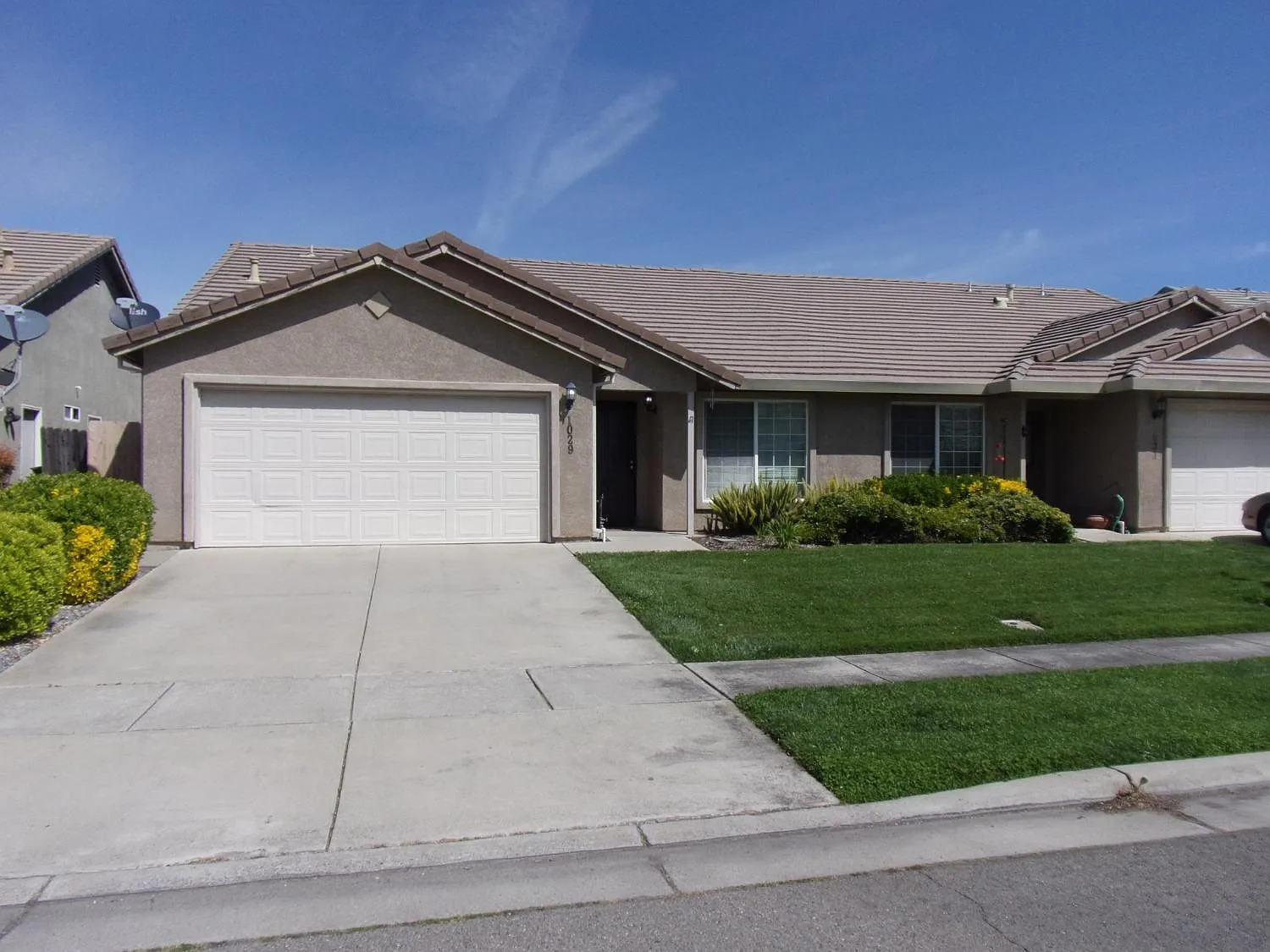 1029 Courtyard Dr photo 1
