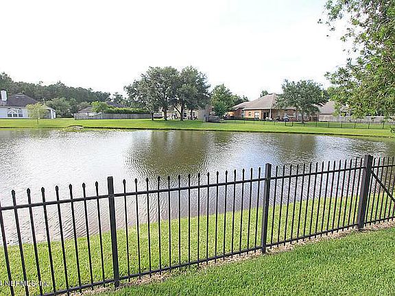 2nd image of 212 Crooked Ct