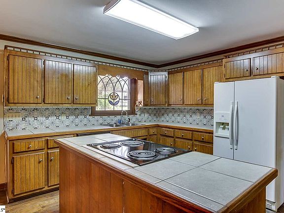 2nd image of 104 Vista Dr