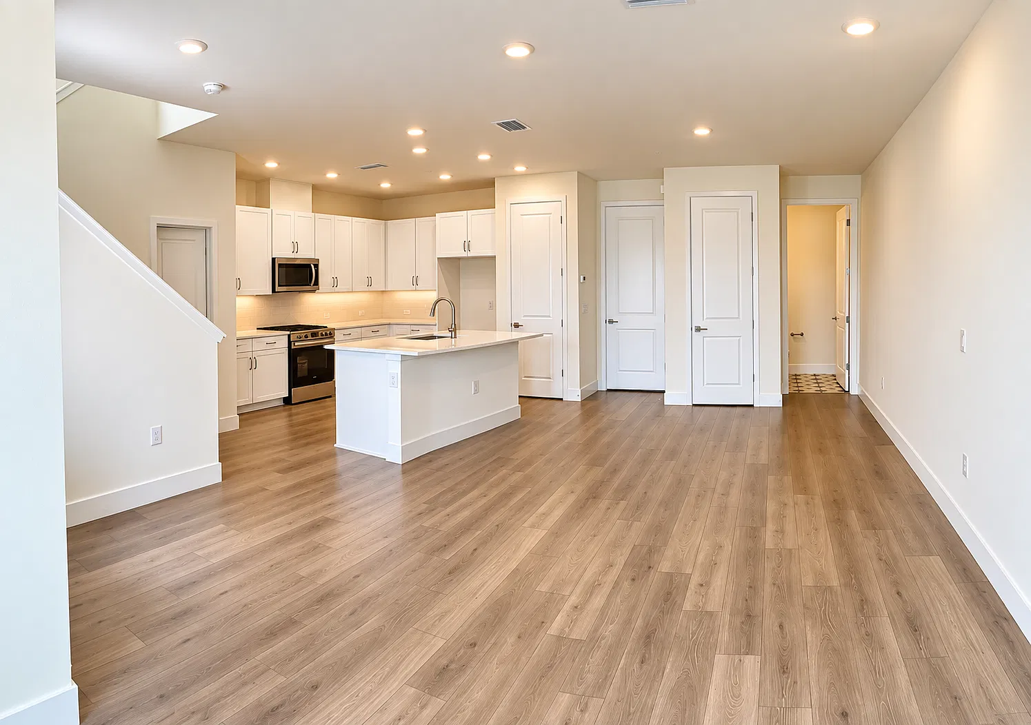 3 bed, 2.5 bath, 1746 sqft, $3,790 — Photo 4