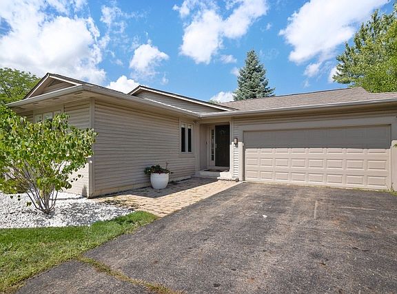3rd image of 3770 N Alder Dr