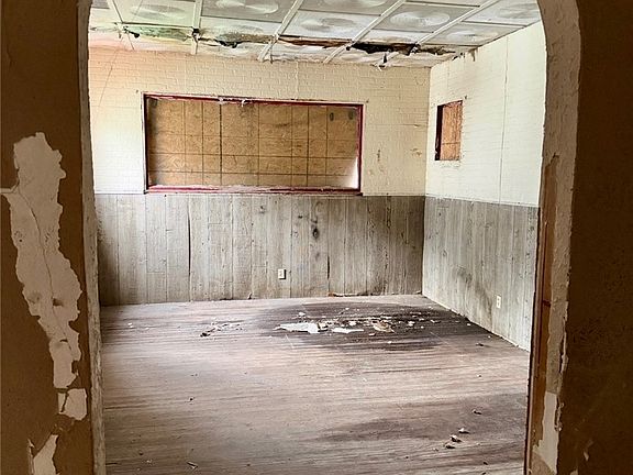 4th image of 633 Huffman Ave