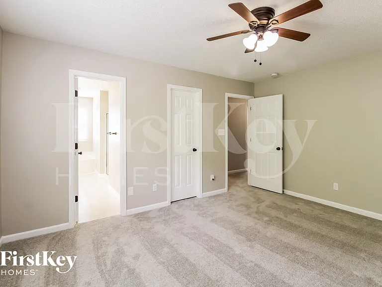6063 Parkside Cir — Photo 8