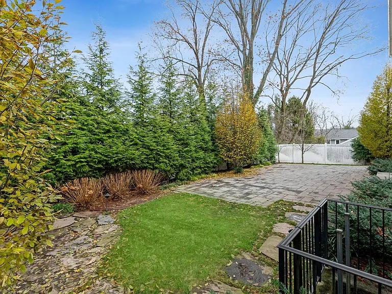 15 Woodland Rd — Photo 5