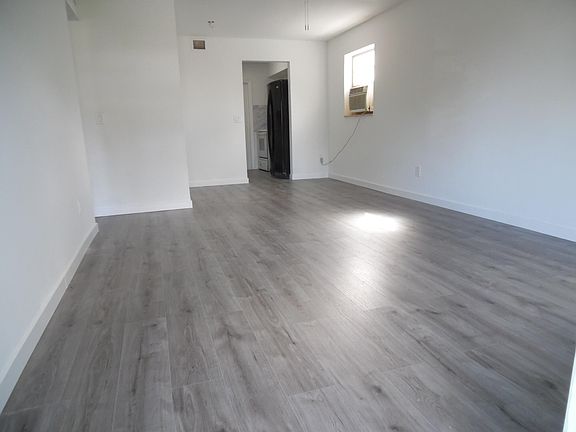 4th image of 3910 Holden Lane