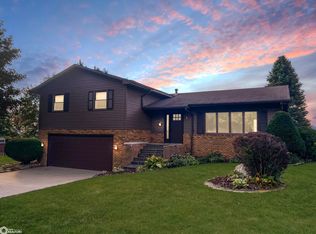 801 Crestview Dr, Traer, IA 50675