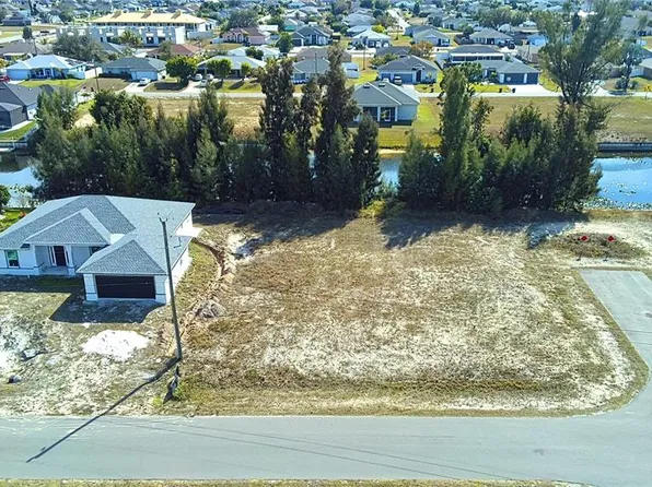 122 NE 9th St Lot 83, Cape Coral, FL 33909